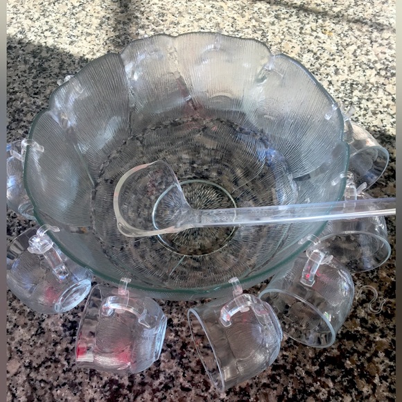 🔻Vintage🔻 1980s French Arcoroc Fleur/Flower Punch Bowl 24 Pc. Set. - Picture 3 of 12